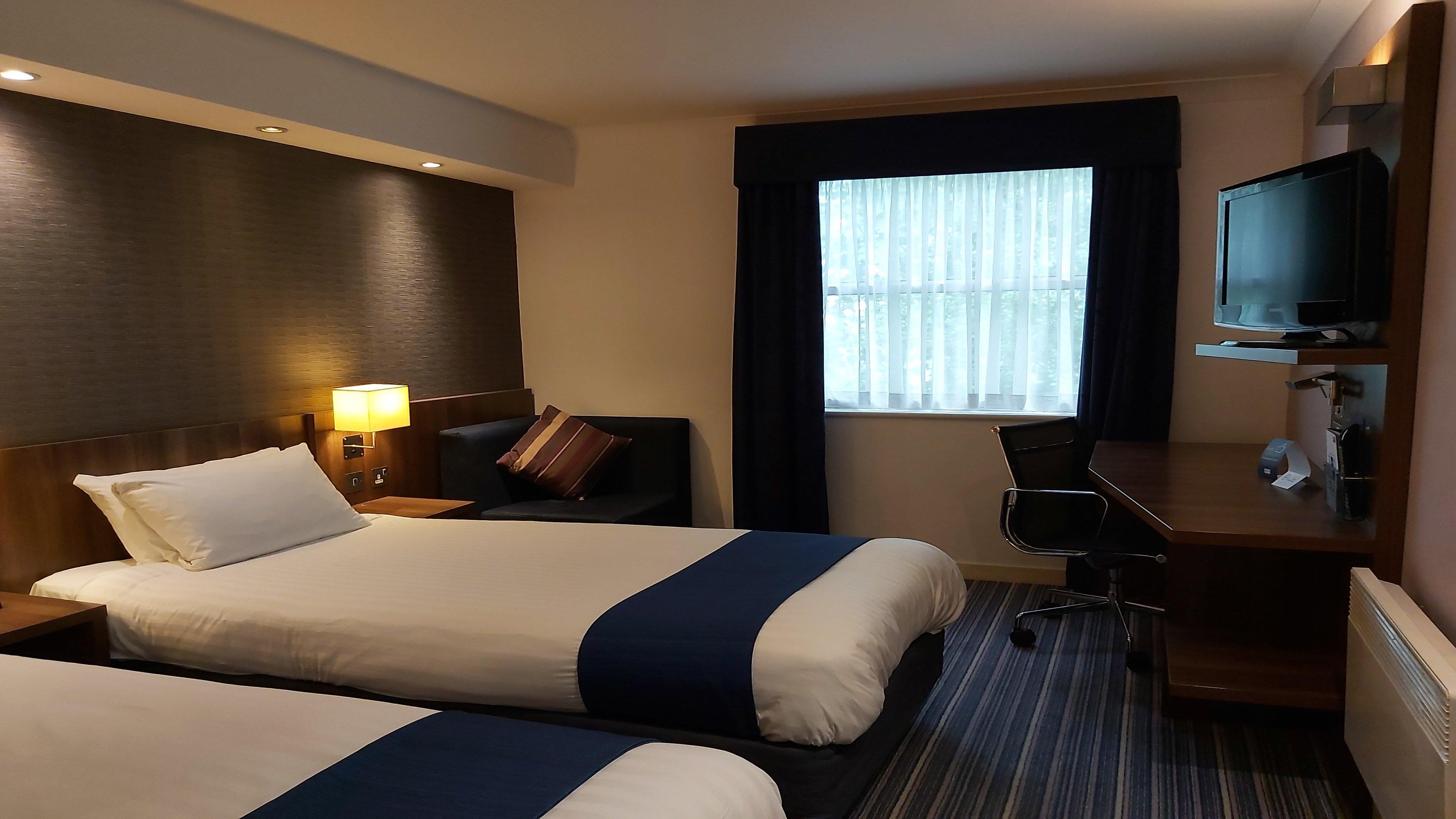 Holiday Inn Express Glenrothes By Ihg Exterior foto
