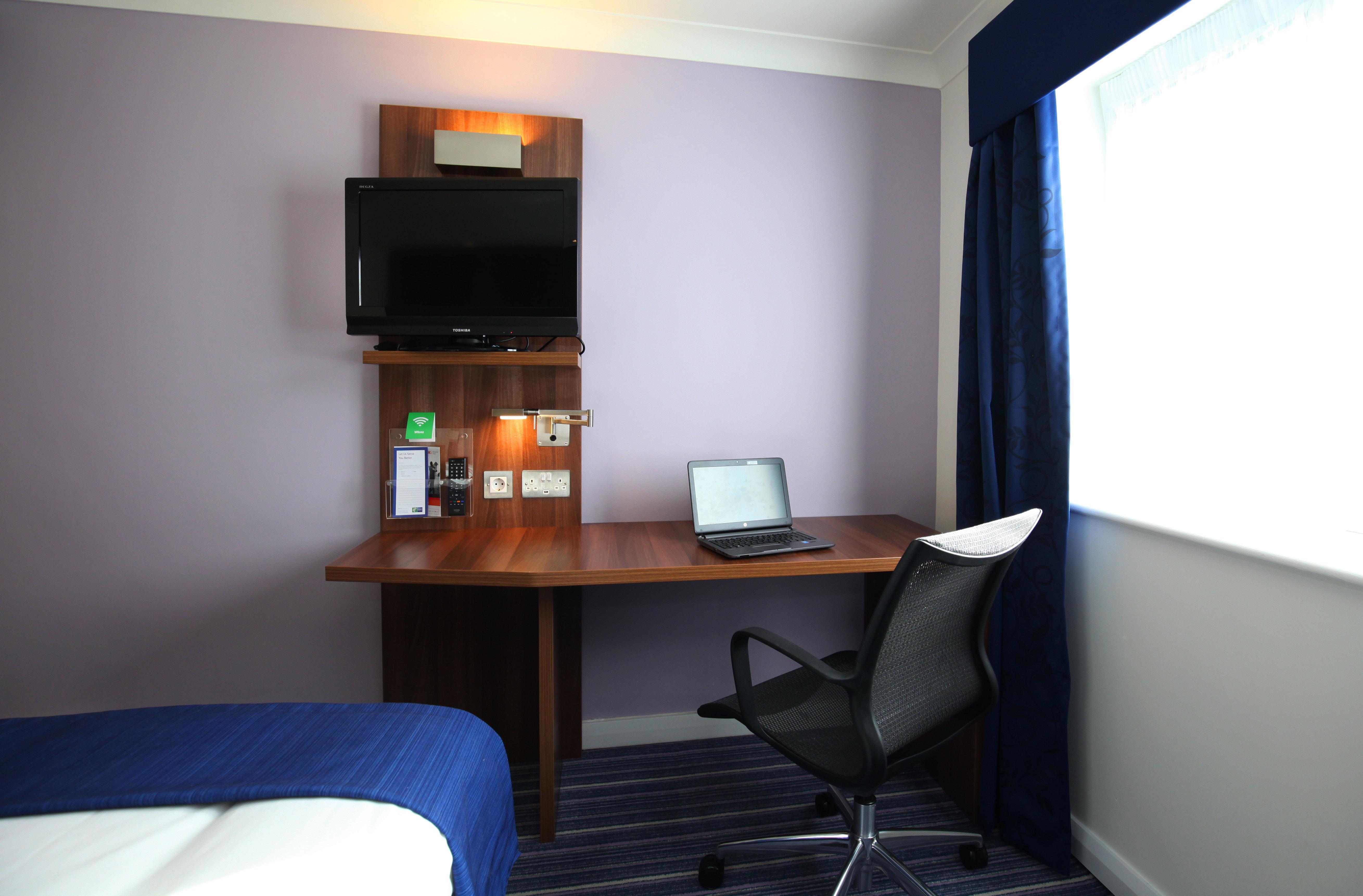 Holiday Inn Express Glenrothes By Ihg Exterior foto