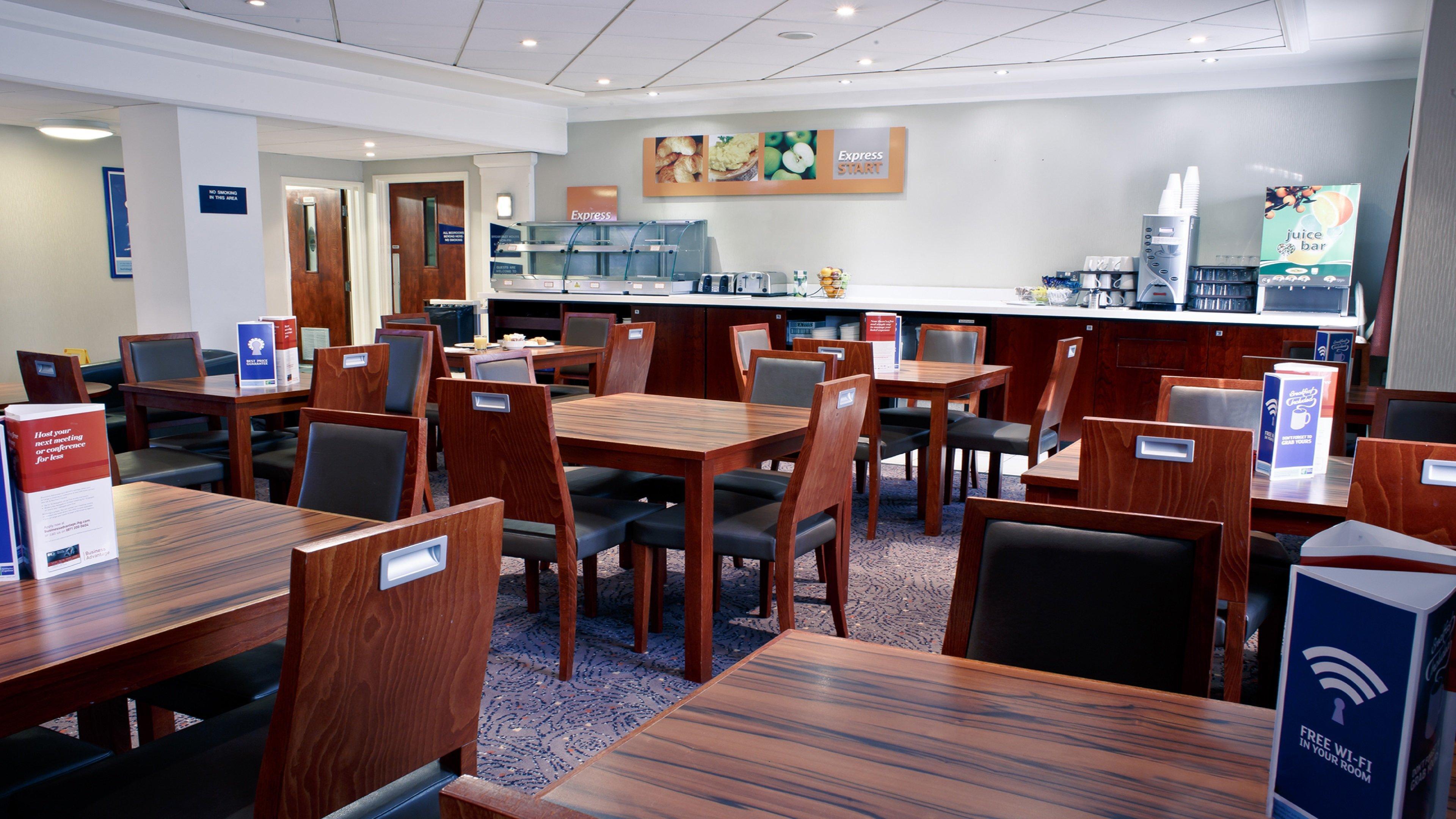Holiday Inn Express Glenrothes By Ihg Exterior foto