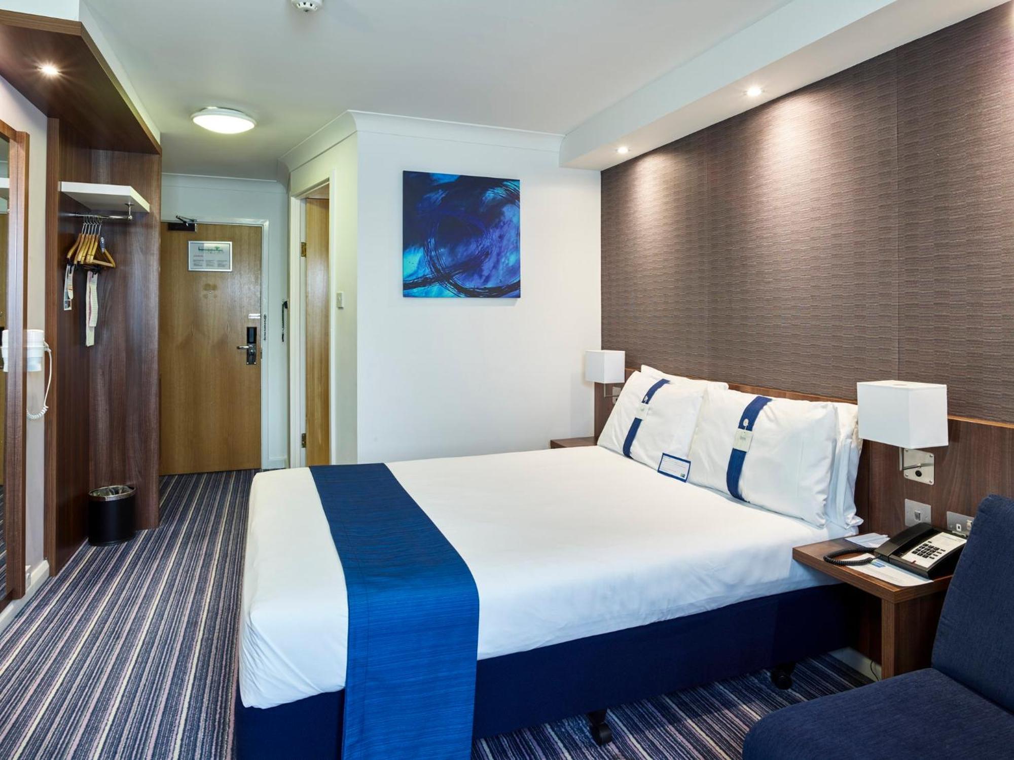 Holiday Inn Express Glenrothes By Ihg Exterior foto