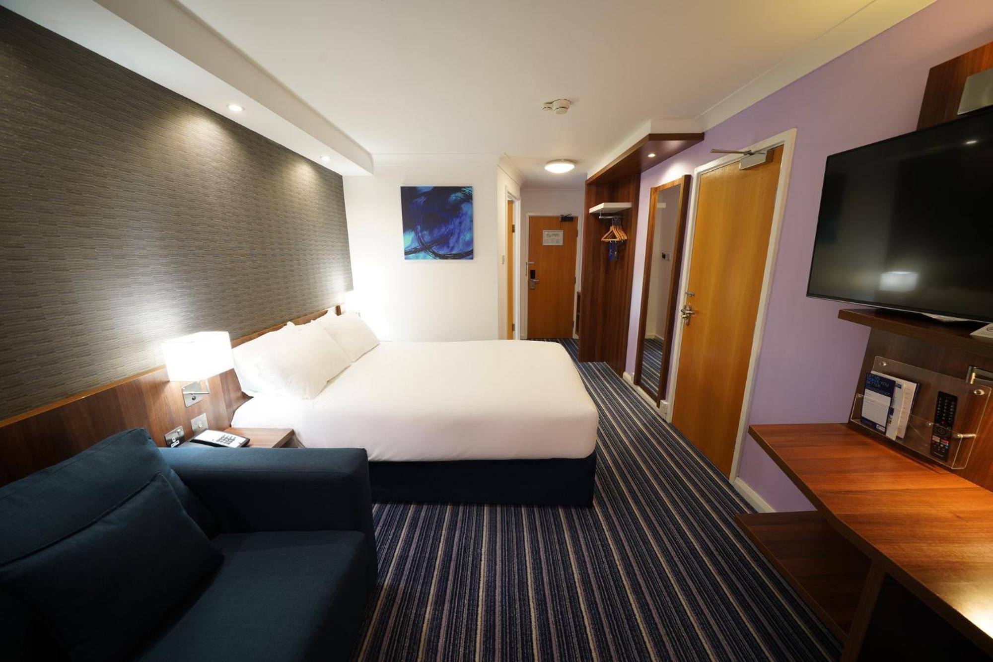 Holiday Inn Express Glenrothes By Ihg Exterior foto