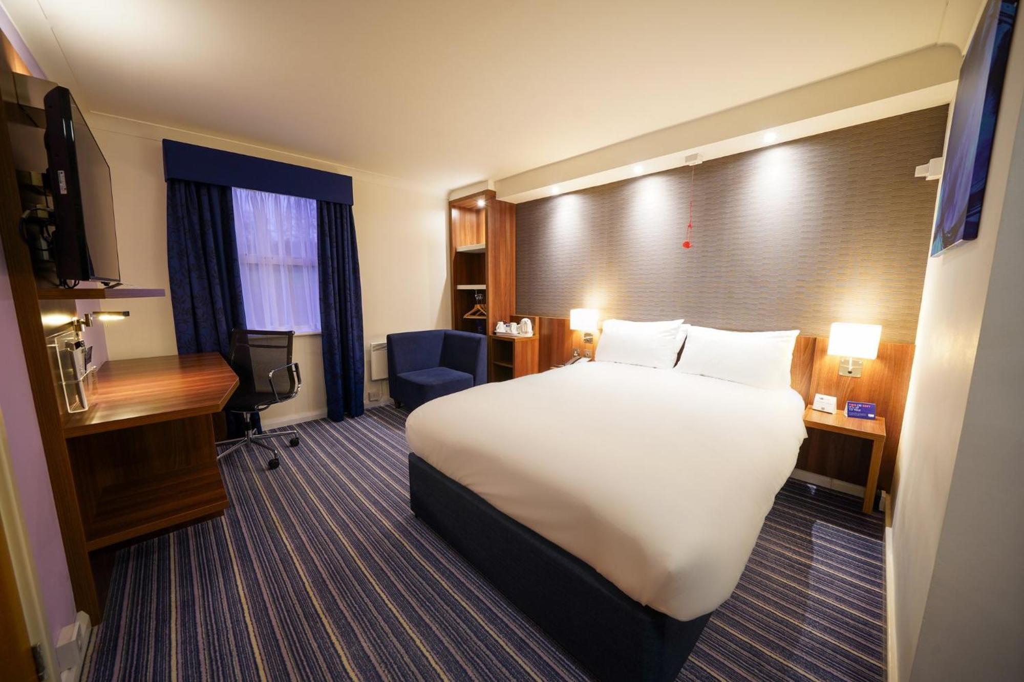Holiday Inn Express Glenrothes By Ihg Exterior foto
