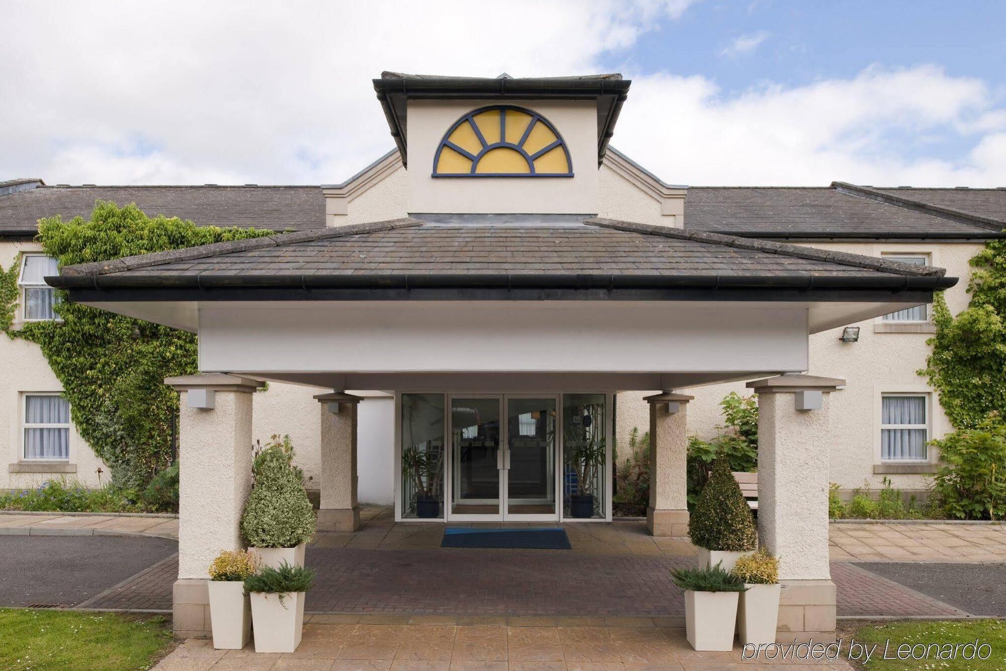 Holiday Inn Express Glenrothes By Ihg Exterior foto